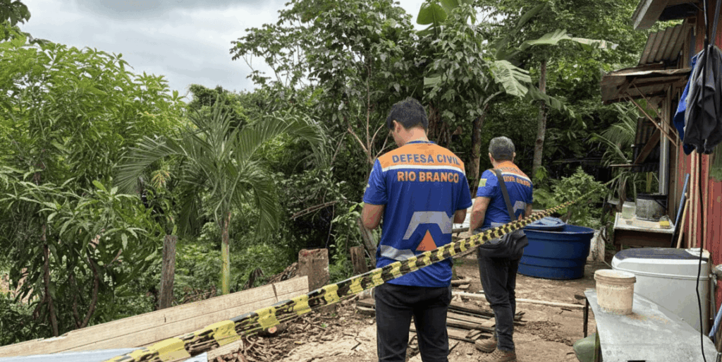 Enchente do Rio Acre já provoca ao menos 12 desbarrancamentos em Rio Branco