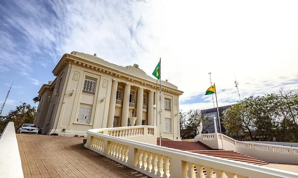 Governo fará revezamento de expediente partir do dia 22