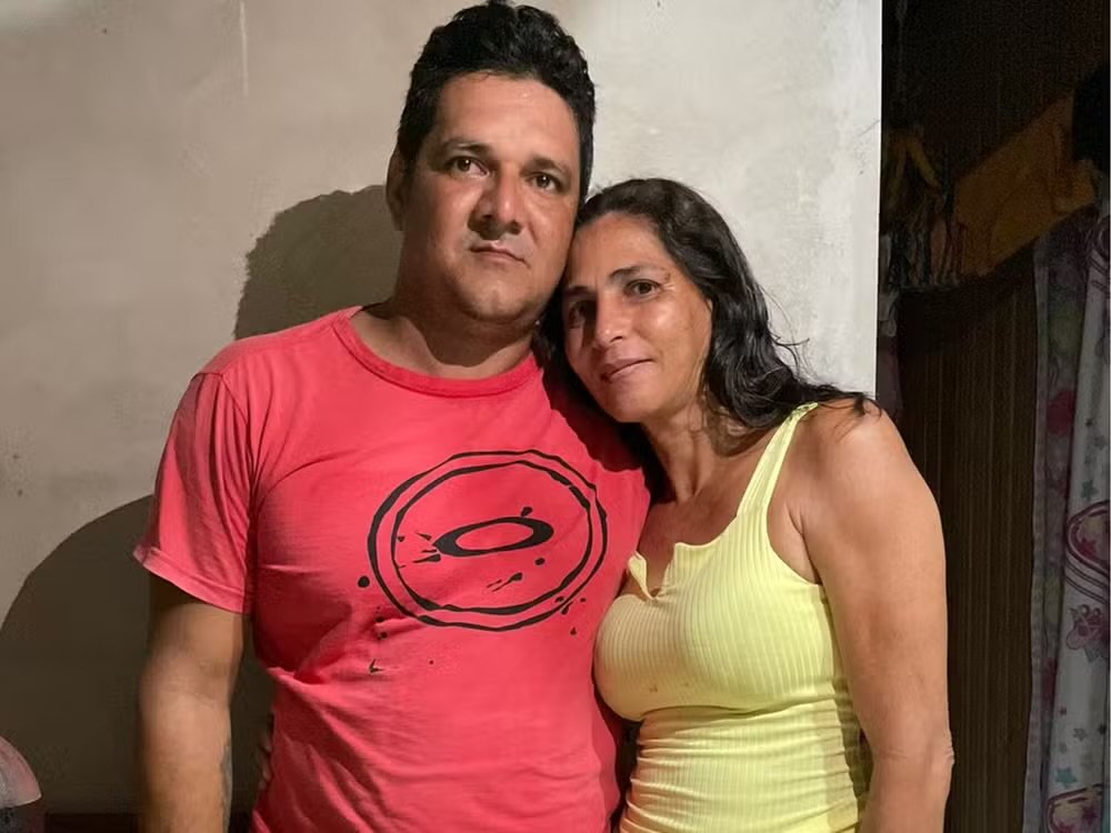 Mulher que sobreviveu a acidente de carro em rodovia não sabe que o marido morreu no Acre