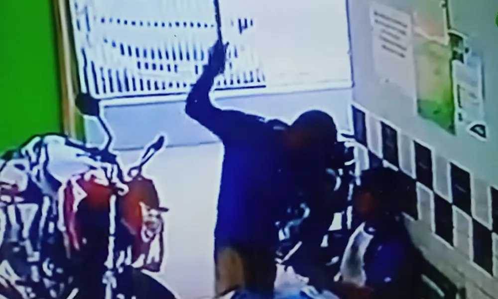 Polícia tenta identificar assaltante que invadiu escola na capital