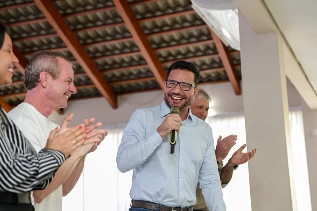 Governador Gladson Camelí e servidores comemoram 50 anos da Emater