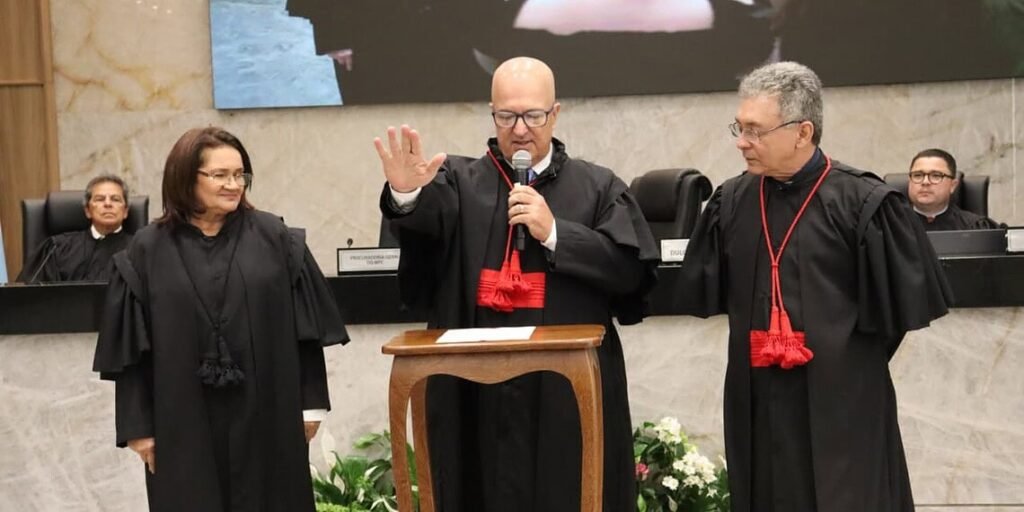 Sérgio Cunha Mendonça toma posse para terceiro mandato como procurador-geral do MPC-AC