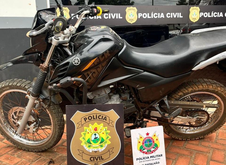 Ação rápida e integrada das polícias resulta na apreensão de arma e recuperação de motocicleta roubada no interior do Acre