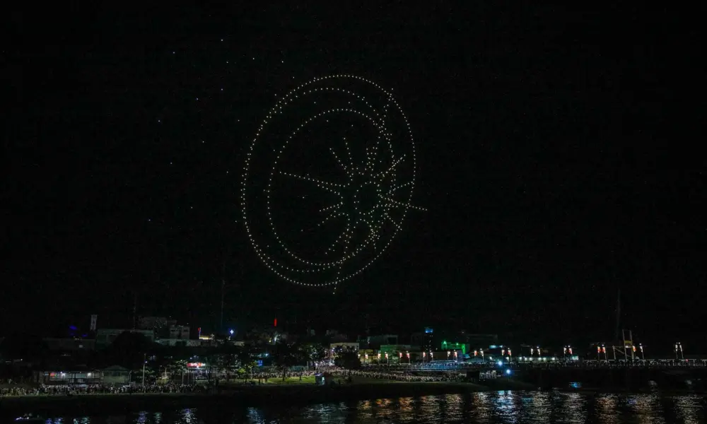 Imagens aéreas comprovam sucesso de público em noite de show de drones