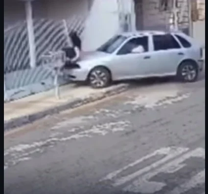 Mulher é atropelada pelo ex-companheiro em tentativa de feminicídio; agressor é preso