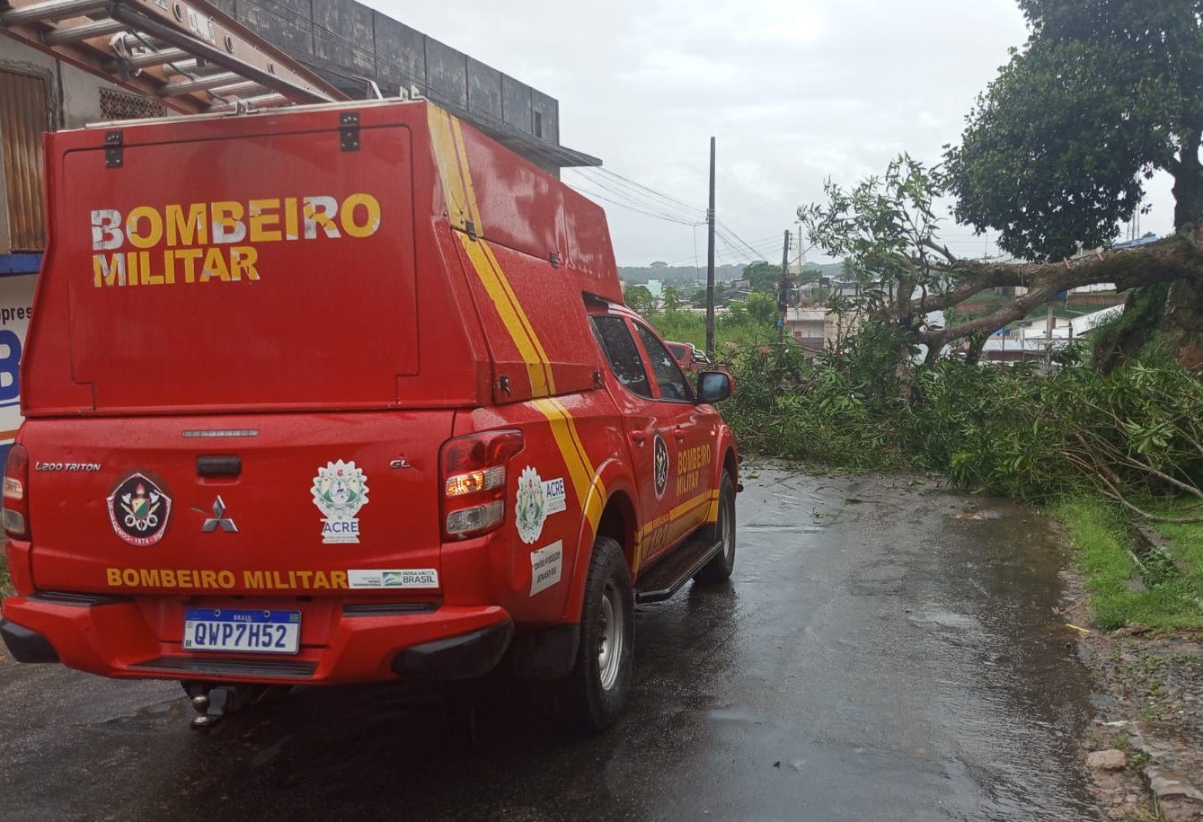 Corpo de Bombeiros emite alerta para risco elevado de deslizamentos e quedas de árvores em Cruzeiro do Sul