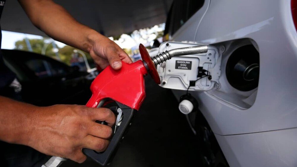 Disputa entre empresários faz preço da gasolina despencar no interior do Acre
