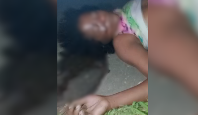 CENA FORTE: mulher é encontrada morta e seminua embaixo de micro-ônibus