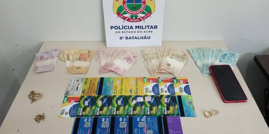 Homem é preso dentro de banco com mais de 20 cartões e suspeita de agiotagem no Acre