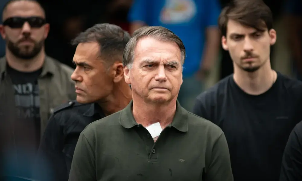 Moraes nega domiciliar e mantém Bolsonaro preso na PF