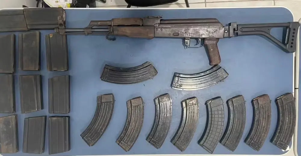 Polícia apreende fuzis usados na escolta de drogas em embarcação no interior do Amazonas