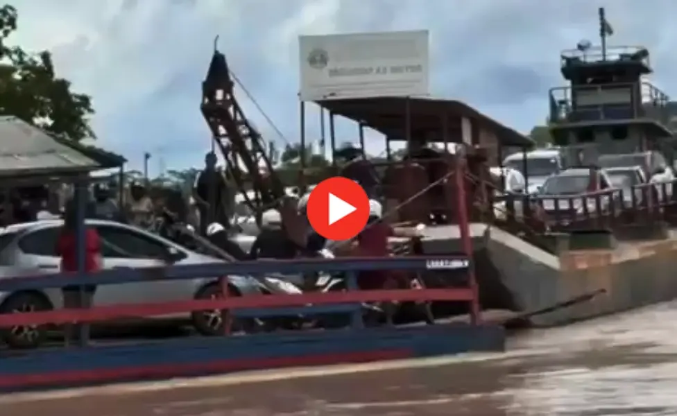 Colisão entre balsas no rio Juruá assusta passageiros durante travessia entre Cruzeiro do Sul e Rodrigues Alves