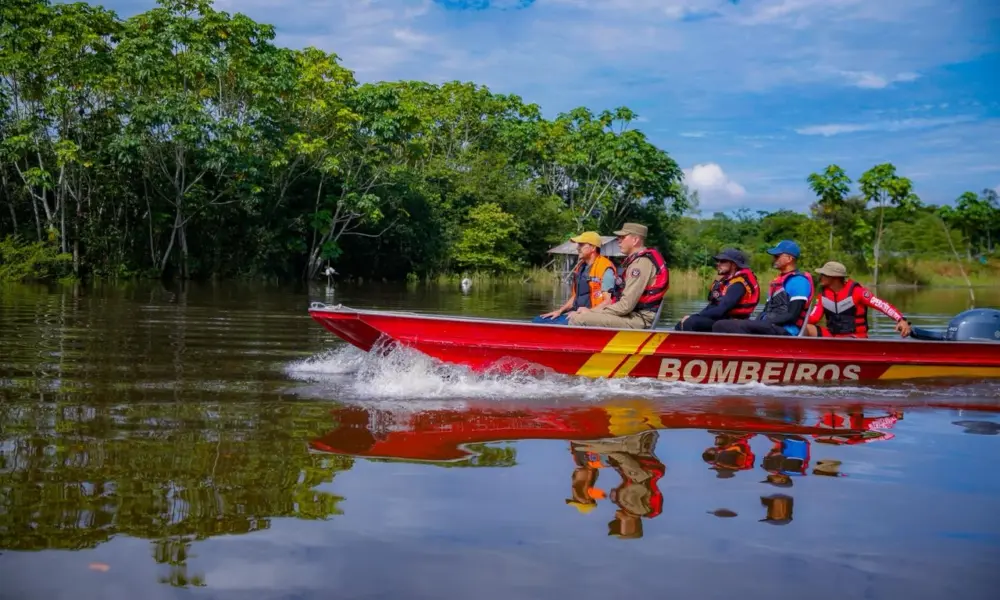 Enchente do Rio Juruá atinge 11 bairros e Prefeitura prepara abrigos em Cruzeiro do Sul