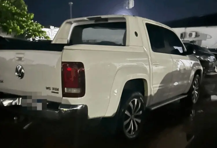 Polícia Civil apreende caminhonete em investigação sobre desvio de medicamentos