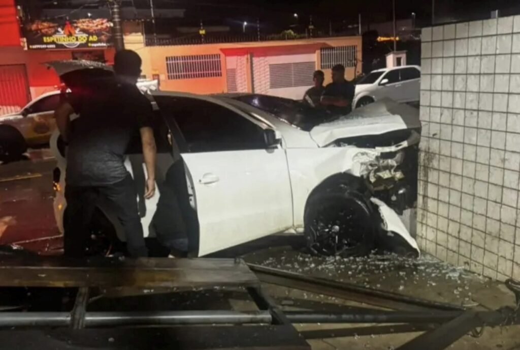 Policial atira em pneu de carro após tentativa de furto nas Lojas Americanas no Centro de Cruzeiro do Sul
