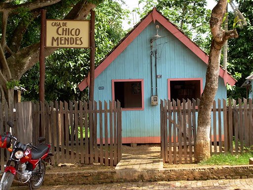 Ministério Público do Acre apura situação do acervo histórico de Chico Mendes