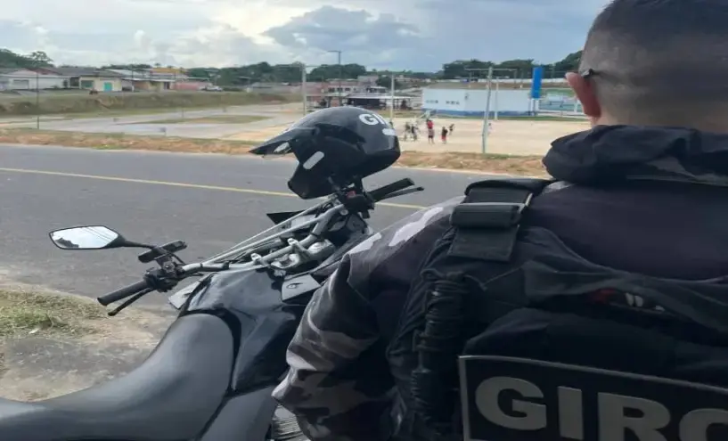 PM prende homem com dinheiro e anotações de facção em Cruzeiro do Sul