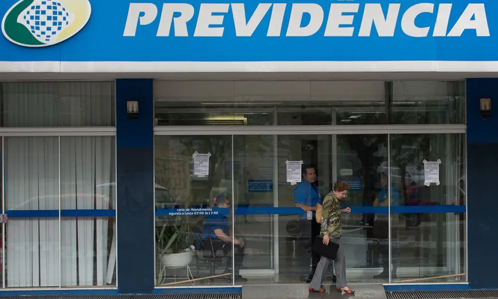 INSS retoma atendimento presencial em agências do país