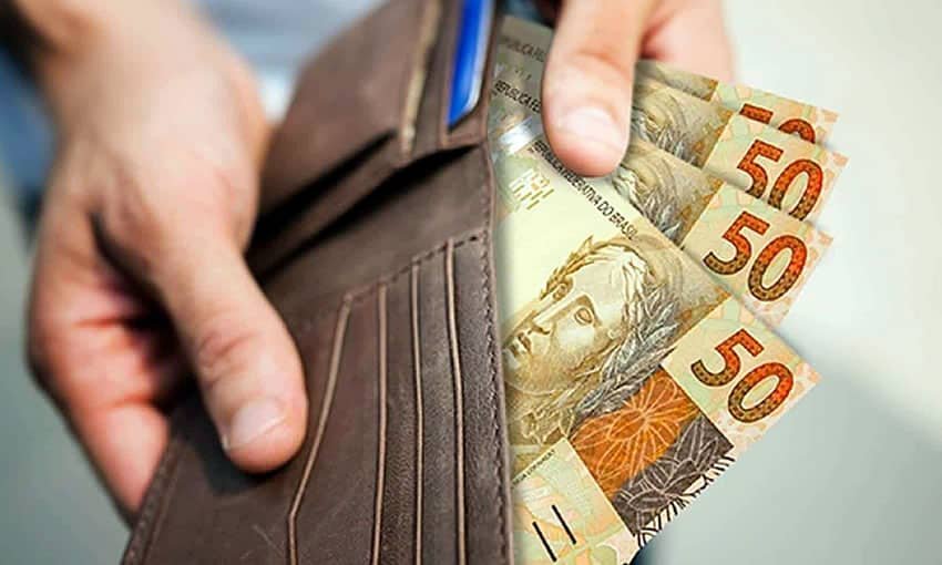 Salário mínimo de R$ 1.621 começa a ser pago nesta segunda-feira