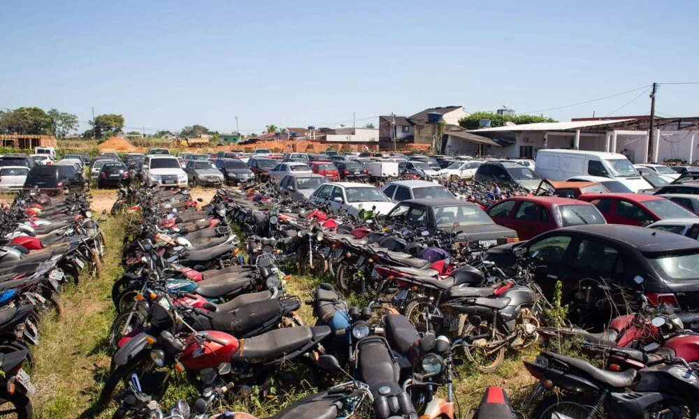 Detran do Acre realiza leilão online de sucatas com mais de 400 veículos
