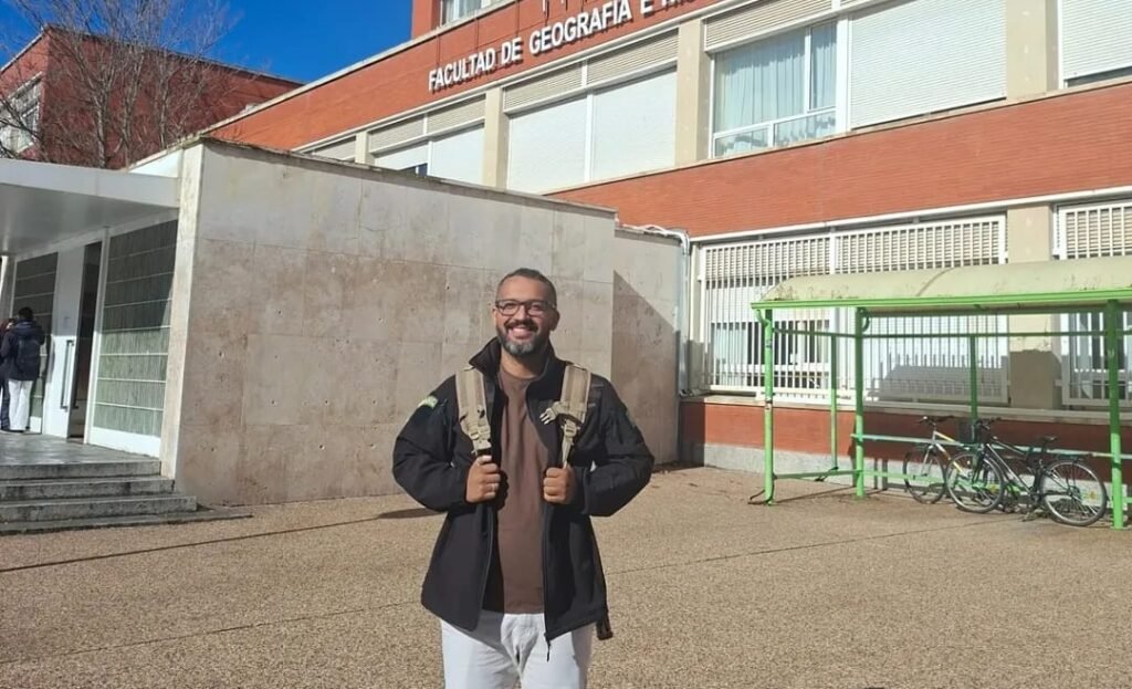 Cruzeirense Rodrigo Andrade leva a cultura do Acre à Europa e realiza palestra histórica em Madrid