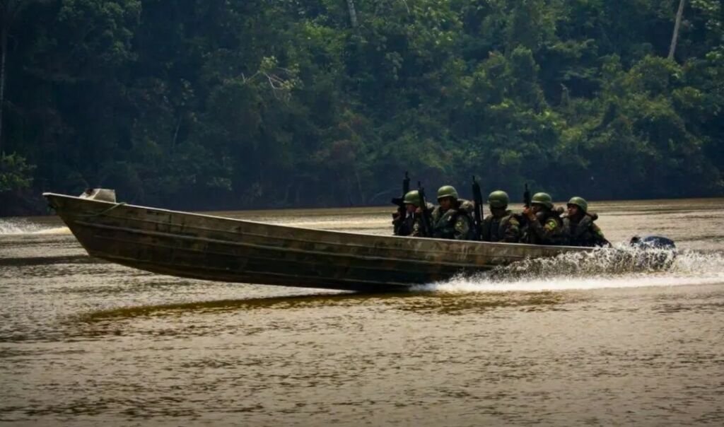 Exército apreende drogas e armamento na fronteira Brasil-Colômbia