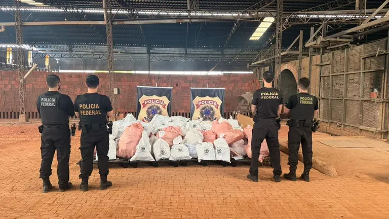 Polícia Federal destrói 1,3 tonelada de drogas em operação no Acre