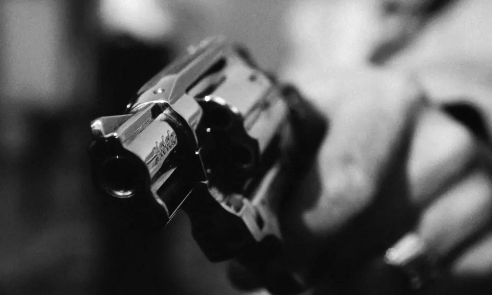 Homem armado assalta distribuidora em Cruzeiro do Sul