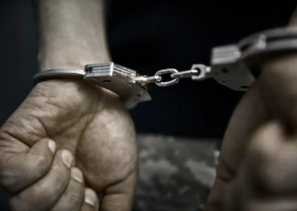 Monitorado por tornozeleira é preso após agredir adolescente em Cruzeiro do Sul