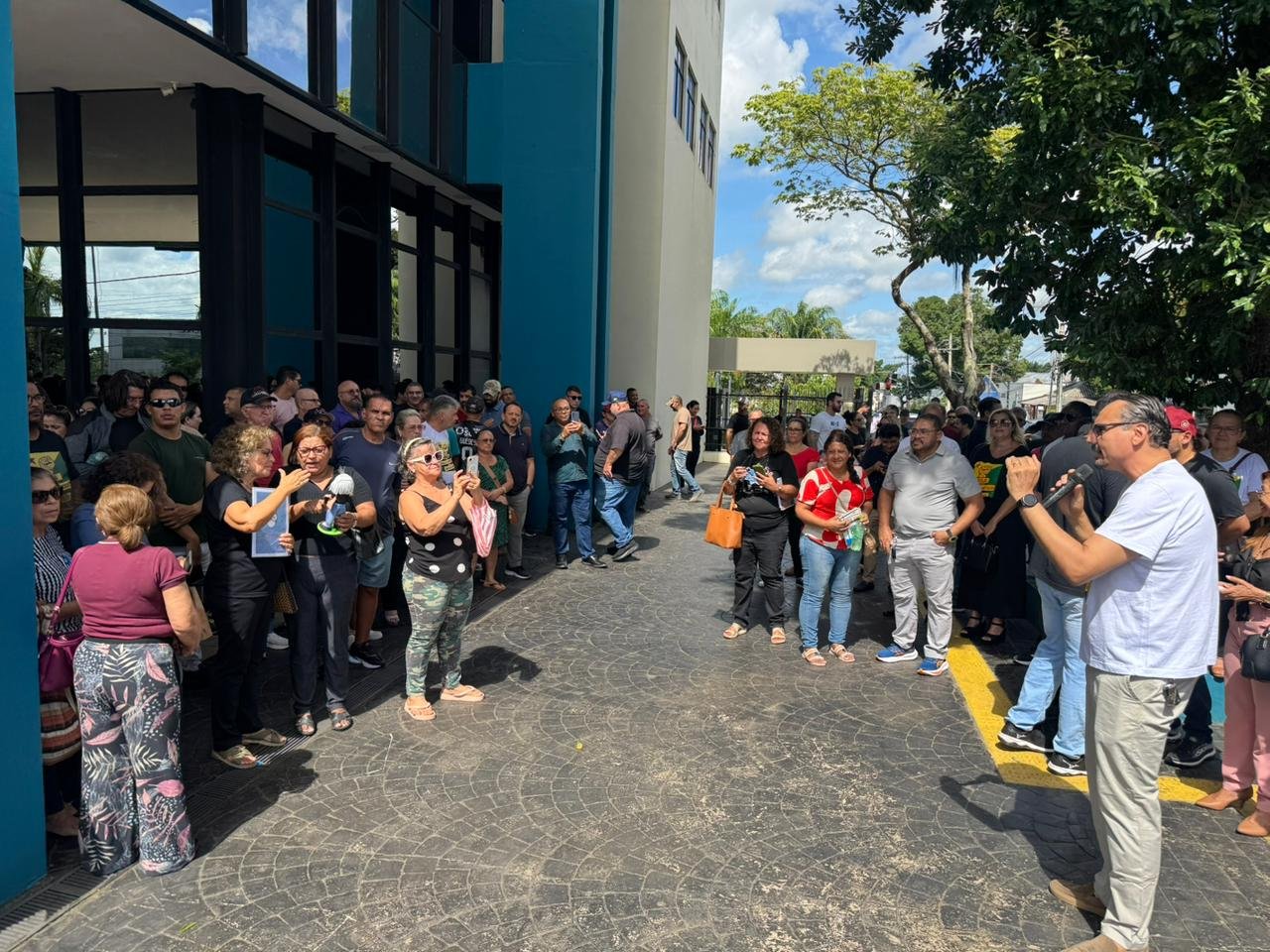 Sem negociações com o Governo, servidores realizam nova manifestação na Aleac