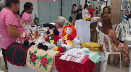 Feira de artesanato reúne produtores locais no Shopping Copacabana em Cruzeiro do vale