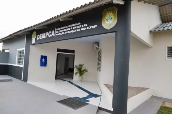 Homem é conduzido à delegacia após ameaçar companheira em Cruzeiro do Sul