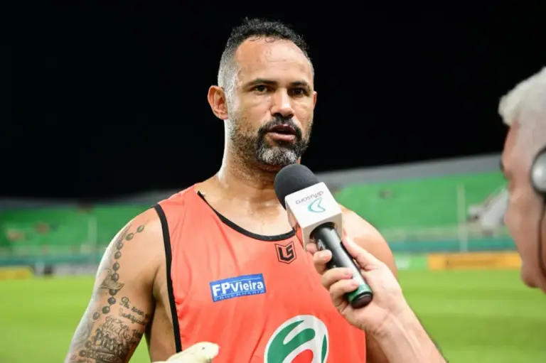 Defesa orienta goleiro Bruno a não se apresentar após ordem de prisão