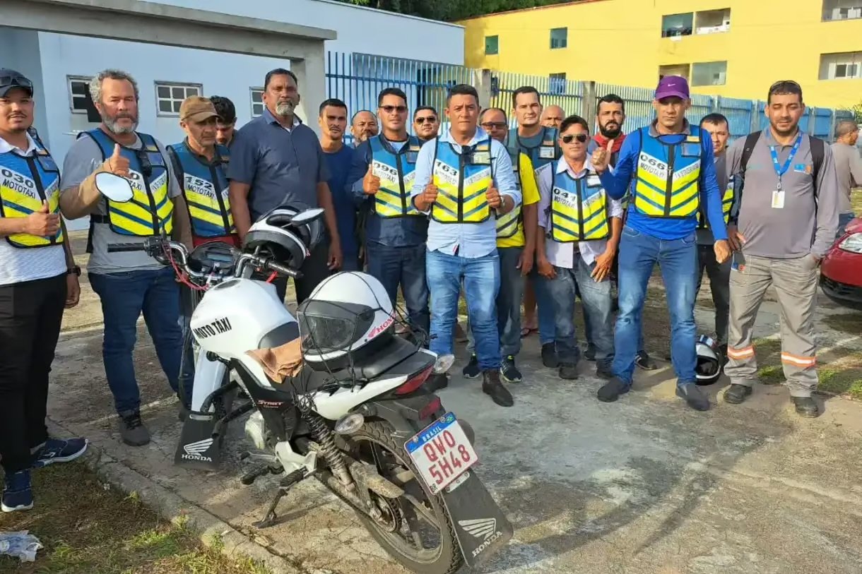 MP recomenda desocupação de imóvel público usado por mototaxistas em Cruzeiro do Sul