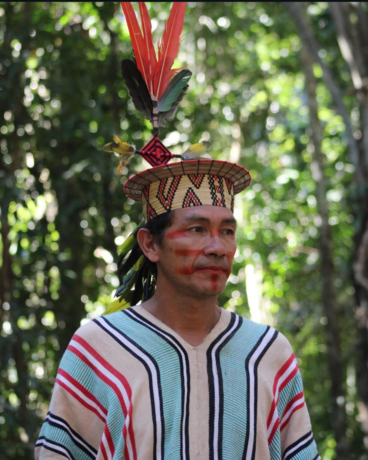 Líder indígena Benki Piyãko, do povo Ashaninka, recebe reconhecimento internacional pela paz