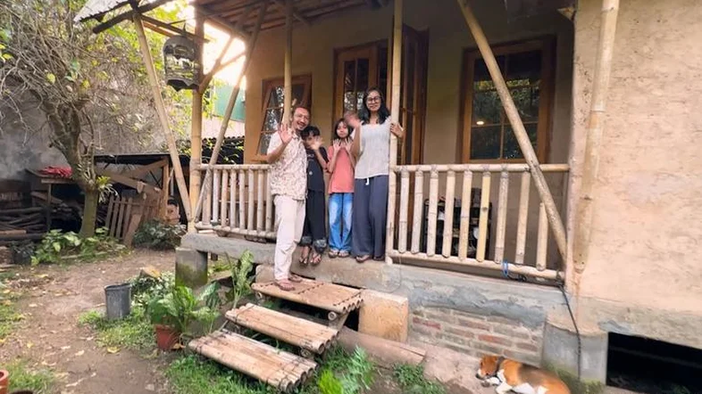 Especialista constrói residência sustentável com bambu e terra por apenas US$ 460