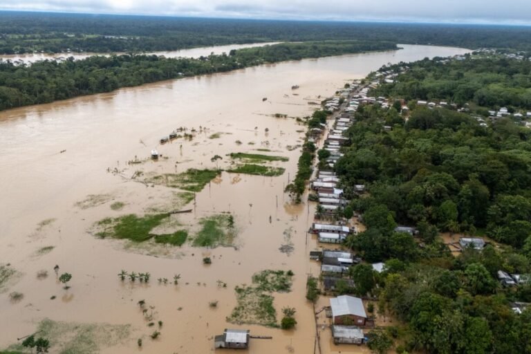Com 63 desabrigados, Rio Juruá atinge 13,96 metros e segue em elevação em Cruzeiro do Sul