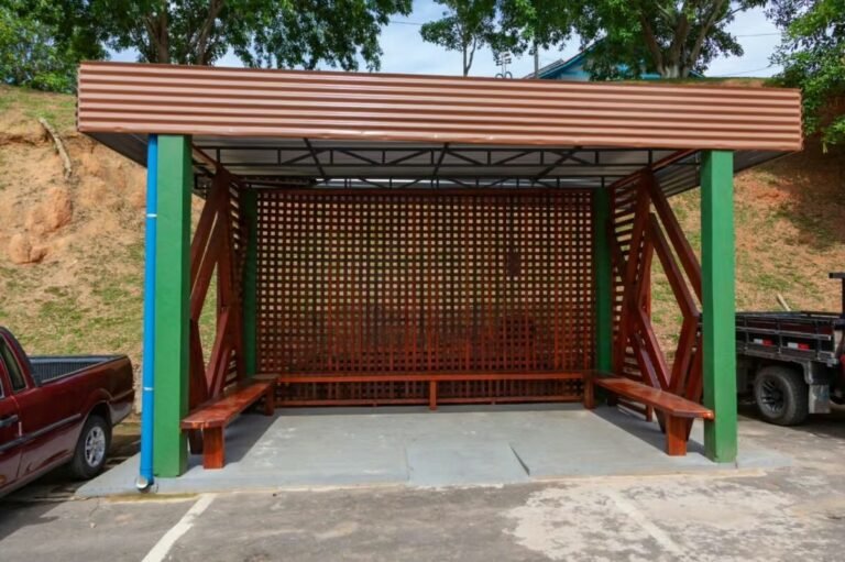 Prefeitura amplia rede de abrigos e garante mais segurança a usuários do transporte em Cruzeiro do Sul