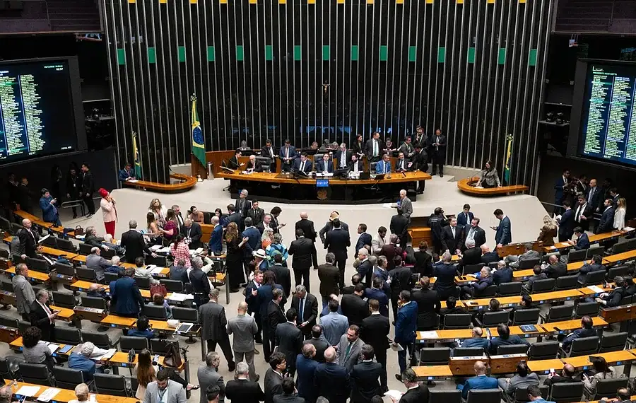 Câmara acelera PEC que põe fim à escala 6×1 e relator prevê aprovação