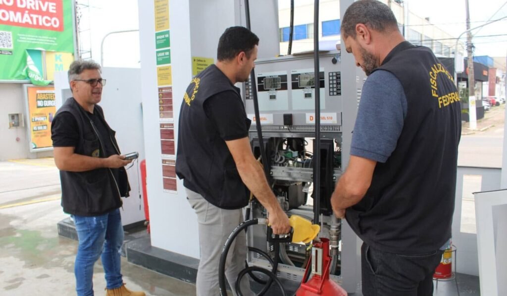 Fiscalização encontra irregularidades em bombas de combustíveis no Acre; 14 bicos são interditados