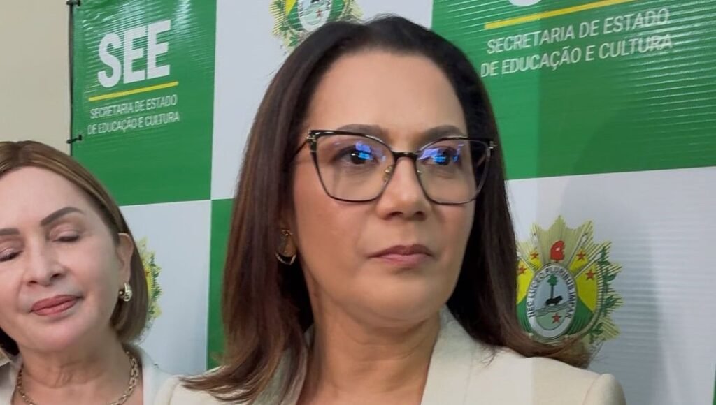 Mailza nega saída de Donadoni do governo: “boatos existem, mas ele permanece no cargo”