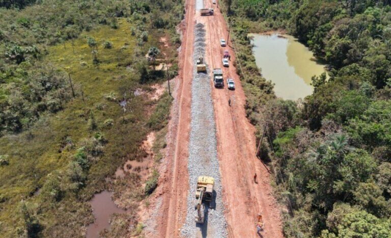 Justiça suspende licitações para obras no trecho do meio da BR-319