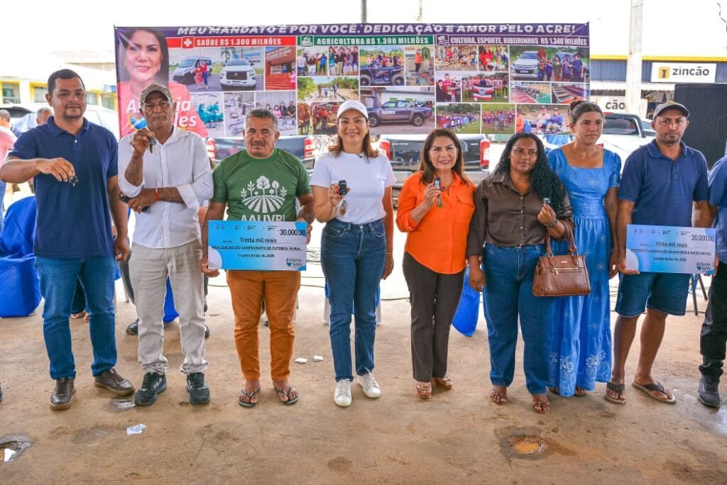 Governadora Mailza Assis prestigia entrega de veículos e equipamentos ao setor produtivo e associações comunitárias do Juruá