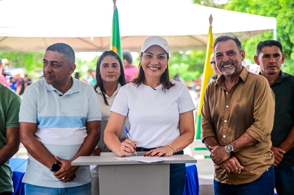 Governadora assina convênio de R$ 1 milhão para recuperação de ramais em Porto Walter