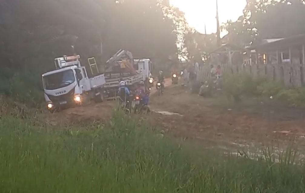 Morador denuncia condições precárias em ramal e ameaça impedir tráfego de caminhões em Cruzeiro do Sul