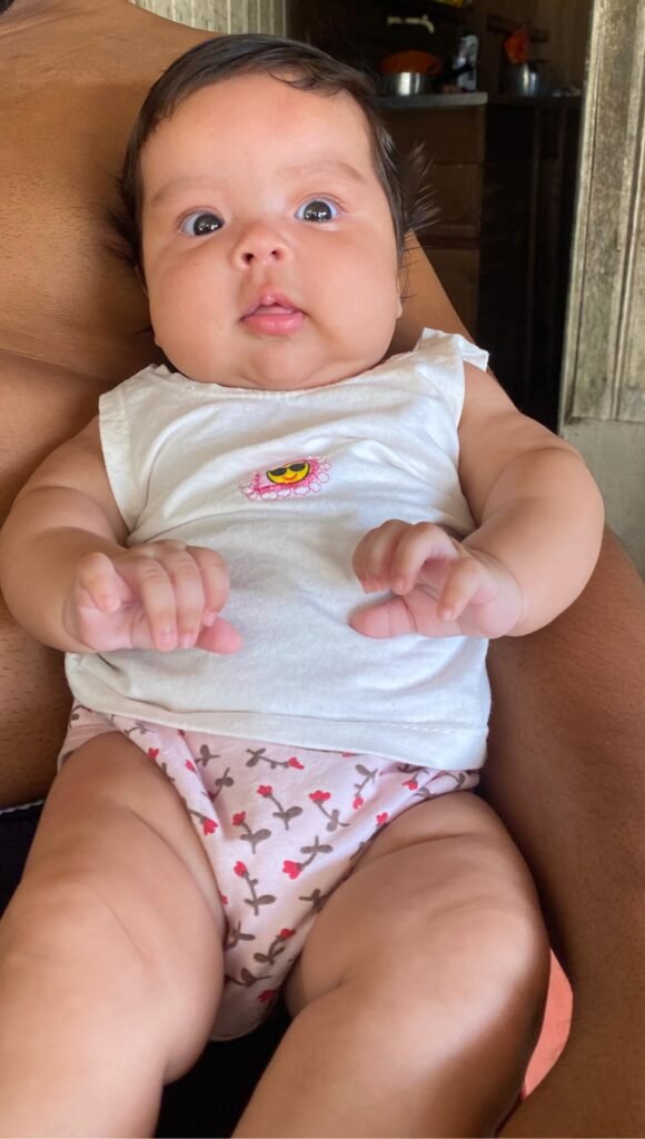 Bebê de três meses é diagnosticada com tumor na cabeça; família pede ajuda para tratamento fora do domicílio