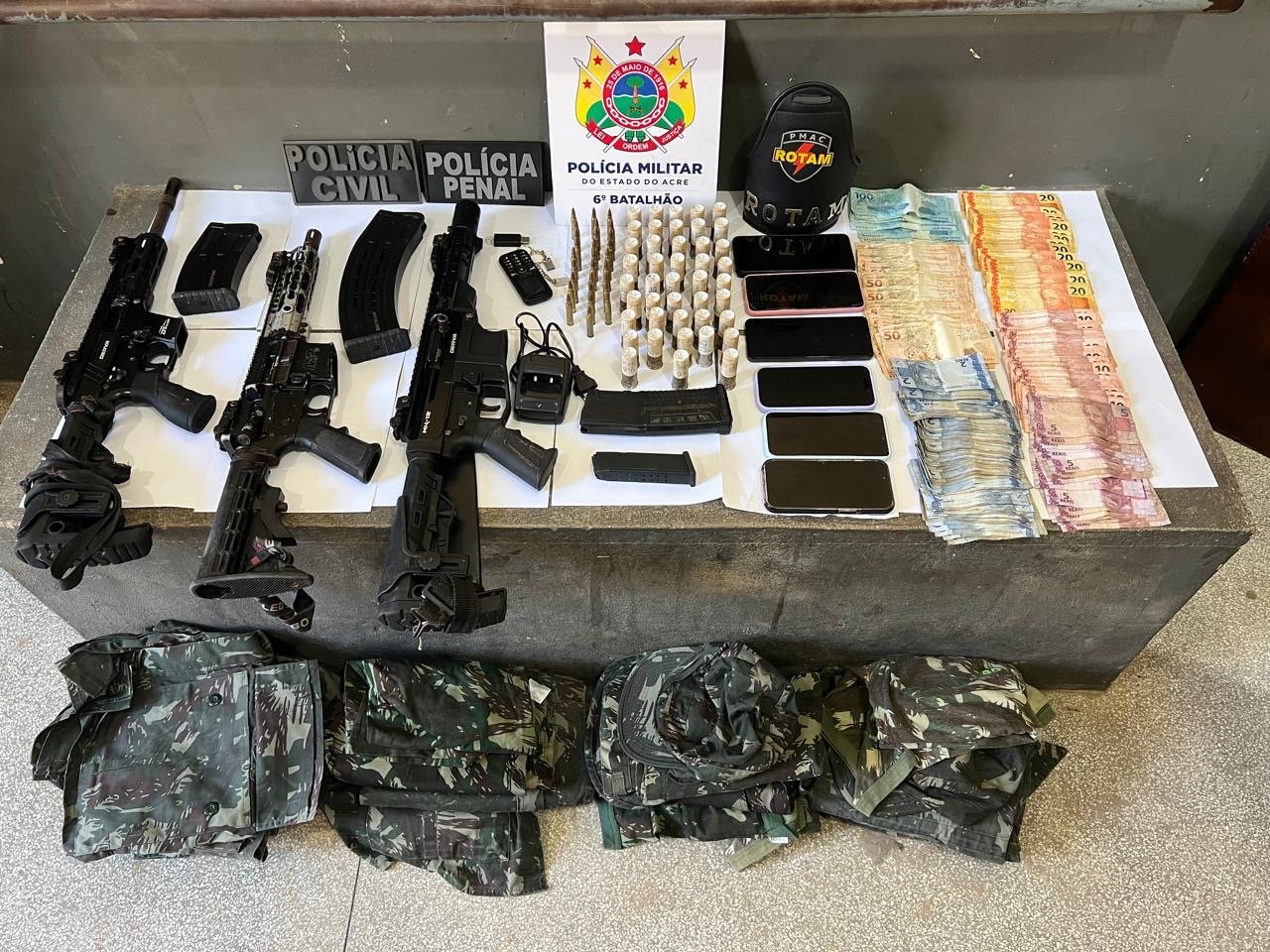 Operação integrada apreende armas e celulares em ação contra suspeito de ligação com organização criminosa em Mâncio Lima