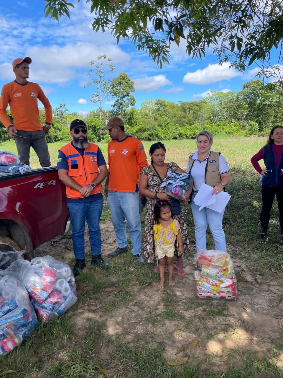 Prefeitura de Cruzeiro do Sul entrega cestas básicas e kits de higiene para famílias indígenas atingidas pela cheia