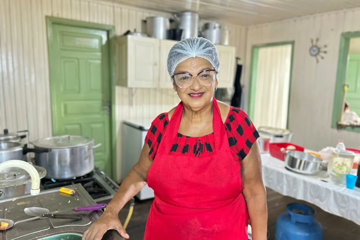 Cozinheira amazonense constrói casa, negócio e família após quase duas décadas no Acre