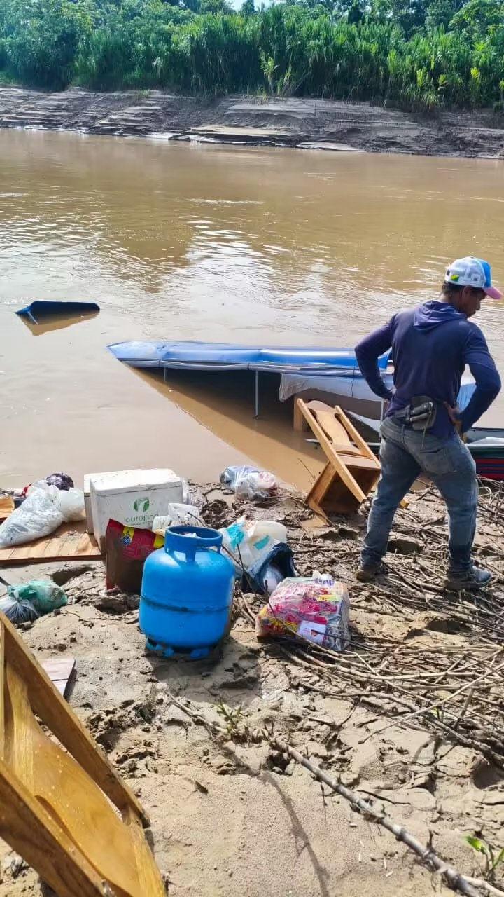 Urgente: criança desaparece após naufrágio de barco no interior do Acre